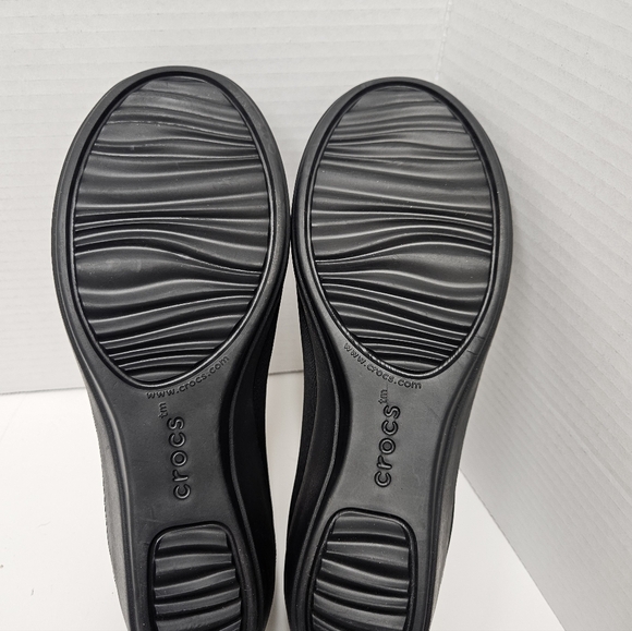 CROCS Black and Red Women's Flats - Picture 8 of 9